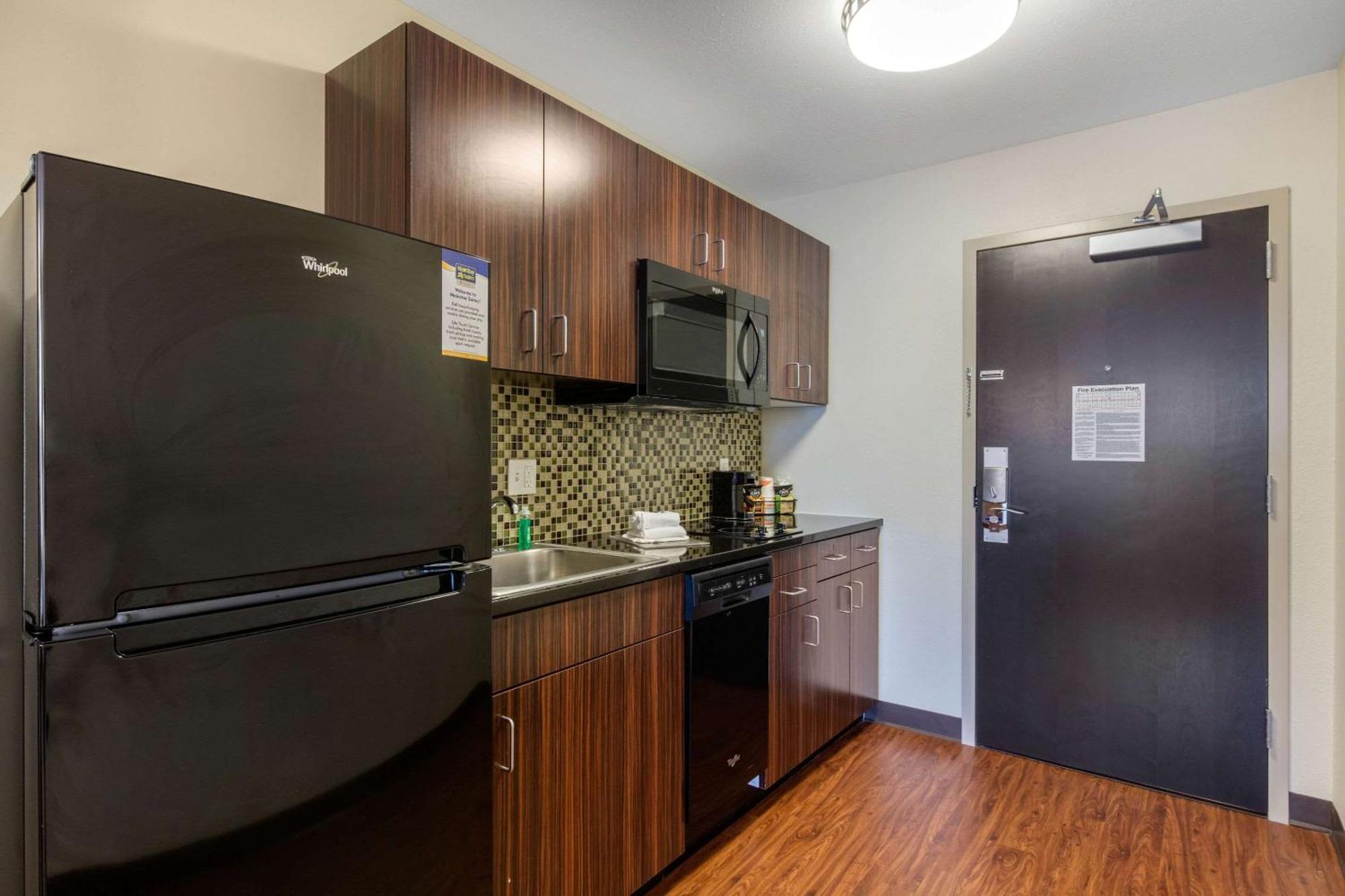 Mainstay Suites St Louis Airport Бриджтон Экстерьер фото